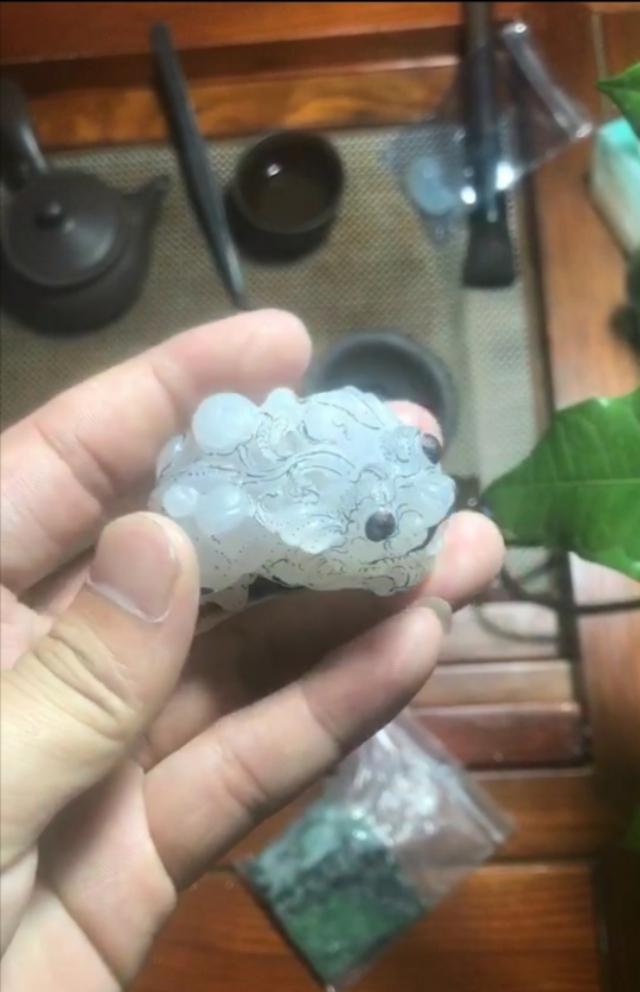 麻烦请大家帮忙看看这个玉石貔貅,是真是假,谢谢?-第8张图片-翡翠网 麻烦请大家帮忙看看这个玉石貔貅,是真是假,谢谢?-第8张图片-翡翠网