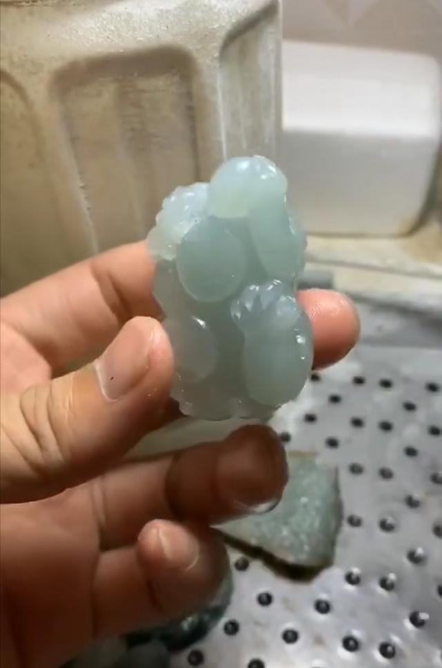 麻烦请大家帮忙看看这个玉石貔貅,是真是假,谢谢?-第5张图片-翡翠网 麻烦请大家帮忙看看这个玉石貔貅,是真是假,谢谢?-第5张图片-翡翠网