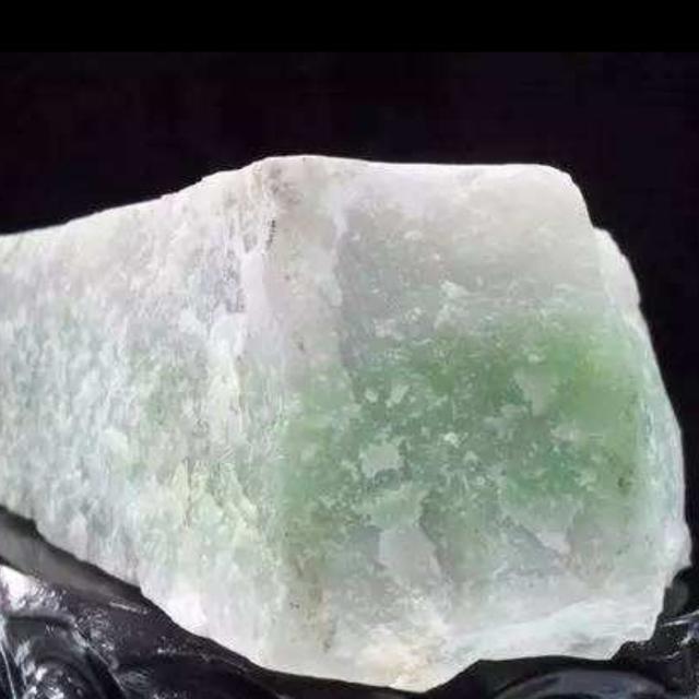 白玉里面带着绿癣怎么回事?-第5张图片-翡翠网 白玉里面带着绿癣怎么回事?-第5张图片-翡翠网