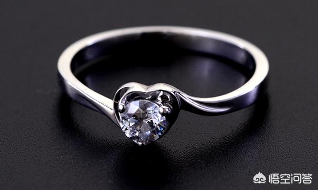 结婚了新娘都买什么牌子和款式的钻戒?-第1张图片-翡翠网 结婚了新娘都买什么牌子和款式的钻戒?-第1张图片-翡翠网