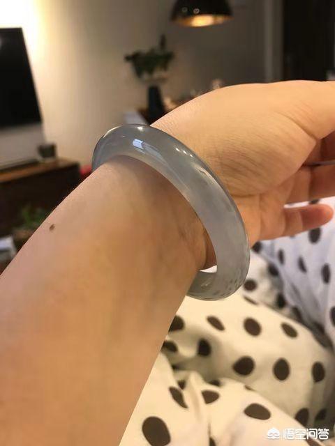 紫罗兰翡翠手镯好不好,有什么寓意呢?-第10张图片-翡翠网 紫罗兰翡翠手镯好不好,有什么寓意呢?-第10张图片-翡翠网