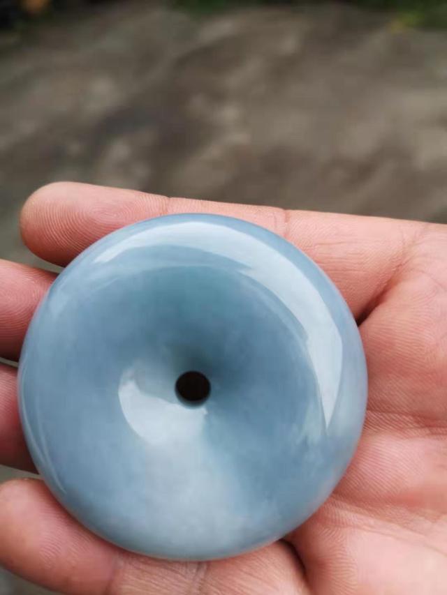 翡翠紫罗兰色好看吗?怎么感觉有些人都不愿意买这个颜色啊?-第2张图片-翡翠网 翡翠紫罗兰色好看吗?怎么感觉有些人都不愿意买这个颜色啊?-第2张图片-翡翠网