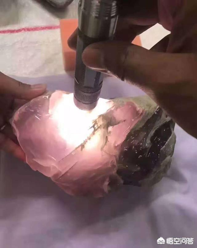 紫罗兰翡翠手镯好不好,有什么寓意呢?-第4张图片-翡翠网 紫罗兰翡翠手镯好不好,有什么寓意呢?-第4张图片-翡翠网