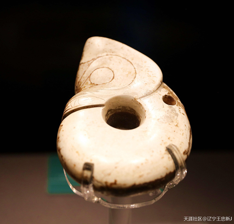 红山文化与“龙”-来自“红山文化”的报告之一-第5张图片-翡翠网 红山文化与“龙”-来自“红山文化”的报告之一-第5张图片-翡翠网