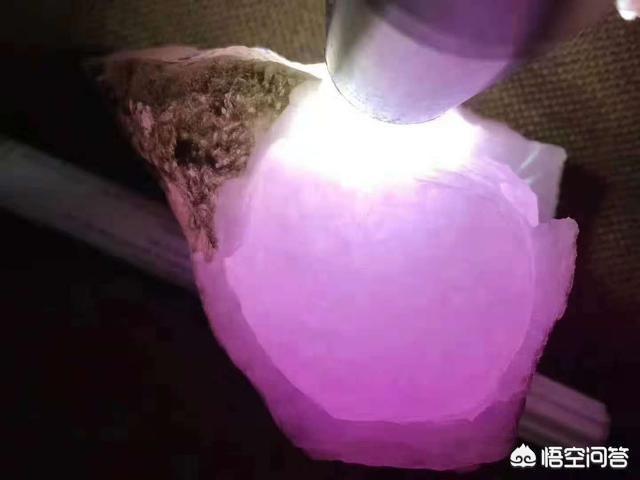 紫罗兰翡翠手镯好不好,有什么寓意呢?-第2张图片-翡翠网 紫罗兰翡翠手镯好不好,有什么寓意呢?-第2张图片-翡翠网