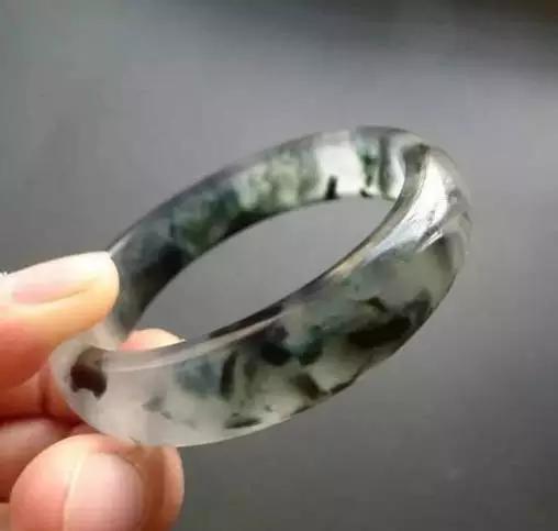 文玩老手购买翡翠玉镯有何秘诀？-第7张图片-翡翠网