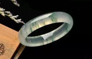 文玩老手购买翡翠玉镯有何秘诀？-第12张图片-翡翠网