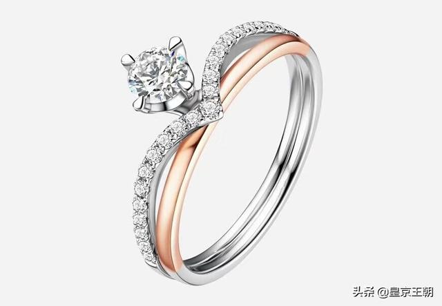 结婚戒指戴哪只手?选择婚戒如何选出高级仪式感?-第2张图片-翡翠网 结婚戒指戴哪只手?选择婚戒如何选出高级仪式感?-第2张图片-翡翠网