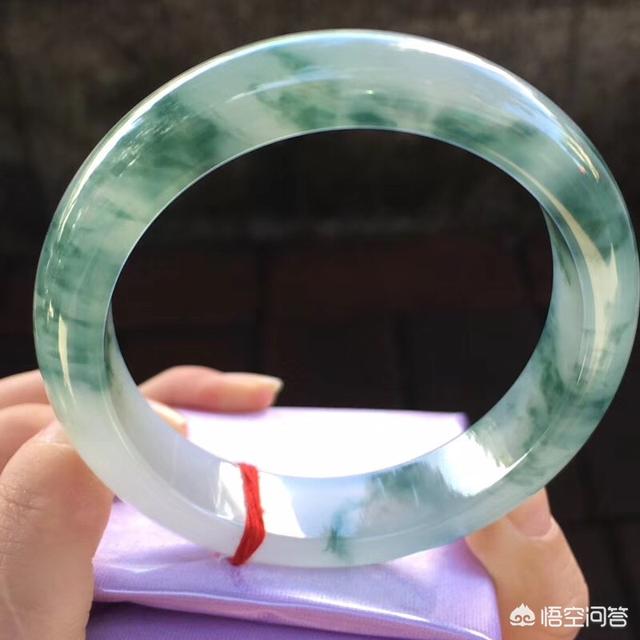 大家对于翡翠手镯的选择，是更喜欢看水头呢？还是看颜色呢？-第6张图片-翡翠网