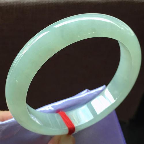 哪位大神帮忙看看这翡翠手镯咋样?-第2张图片-翡翠网 哪位大神帮忙看看这翡翠手镯咋样?-第2张图片-翡翠网