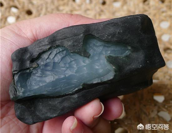 为什么说莫湾基场口翡翠原石的赌性最大?-第3张图片-翡翠网 为什么说莫湾基场口翡翠原石的赌性最大?-第3张图片-翡翠网