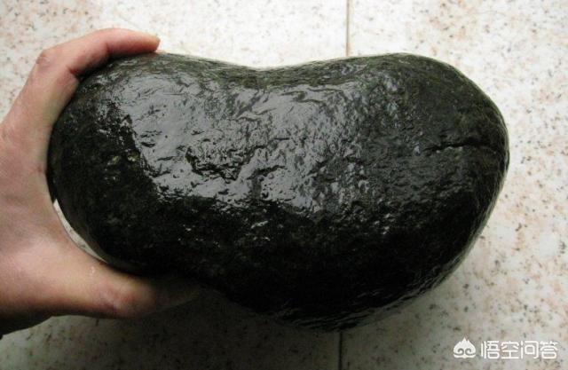 为什么说莫湾基场口翡翠原石的赌性最大?-第7张图片-翡翠网 为什么说莫湾基场口翡翠原石的赌性最大?-第7张图片-翡翠网