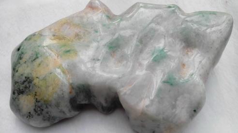 如何透过翡翠原石的表皮看透原石的内在？-第8张图片-翡翠网