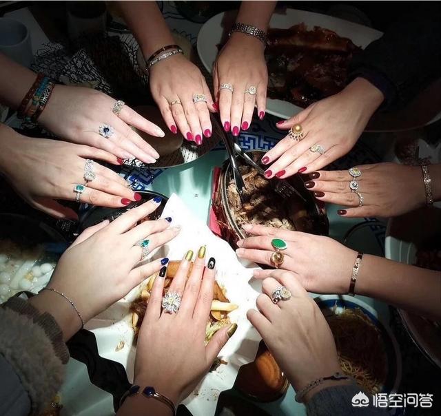 有的女人在生活方面很节省,但在珠宝首饰方面很舍得花钱,你怎么看?-第3张图片-翡翠网 有的女人在生活方面很节省,但在珠宝首饰方面很舍得花钱,你怎么看?-第3张图片-翡翠网