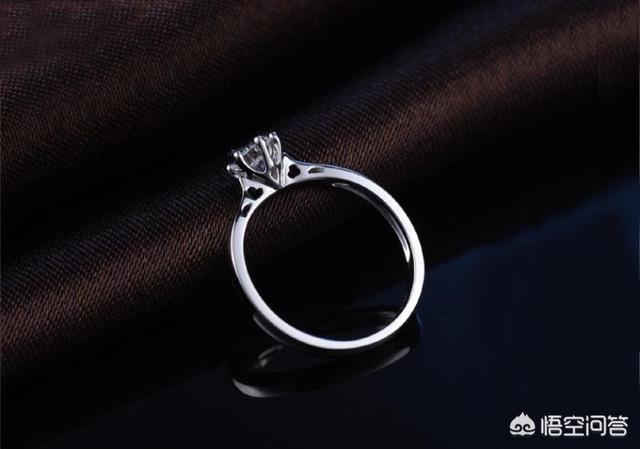 钻戒广告说“钻石恒久远，一颗永流传”，那么女人结婚时有多少人会戴父母辈传下来的钻戒？-第4张图片-翡翠网