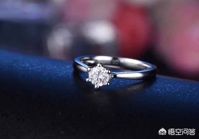 钻戒广告说“钻石恒久远，一颗永流传”，那么女人结婚时有多少人会戴父母辈传下来的钻戒？-第3张图片-翡翠网