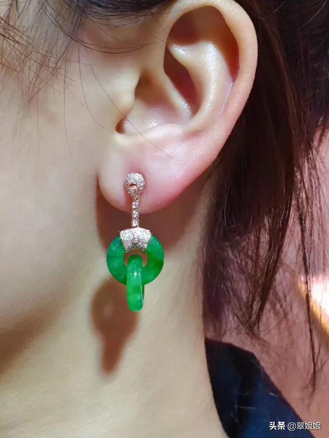 30岁左右的女人,戴什么样的珠宝首饰更能体现高级感?-第1张图片-翡翠网 30岁左右的女人,戴什么样的珠宝首饰更能体现高级感?-第1张图片-翡翠网