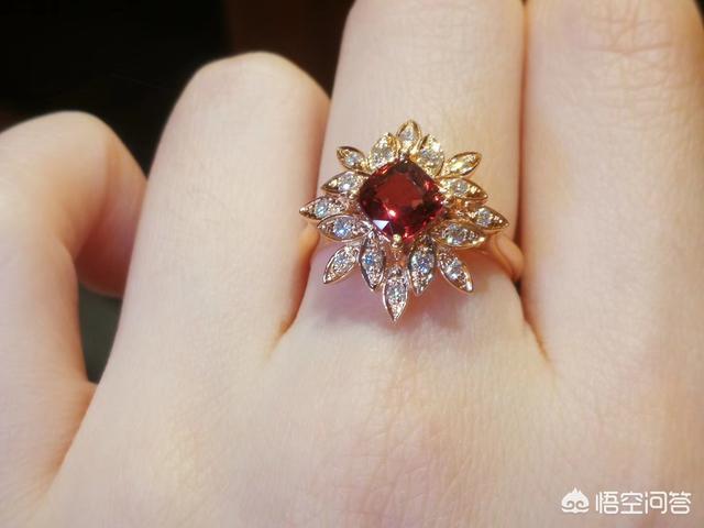 如何给女朋友挑选戒指？-第3张图片-翡翠网