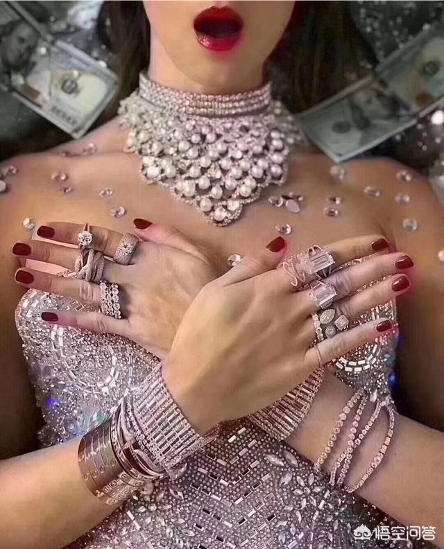 有的女人在生活方面很节省,但在珠宝首饰方面很舍得花钱,你怎么看?-第4张图片-翡翠网 有的女人在生活方面很节省,但在珠宝首饰方面很舍得花钱,你怎么看?-第4张图片-翡翠网