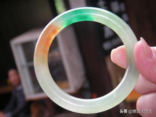 怎样鉴别玉镯?-第1张图片-翡翠网 怎样鉴别玉镯?-第1张图片-翡翠网