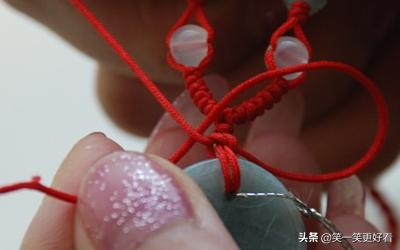 常见的手链、挂件的打结方法(图)?-第6张图片-翡翠网 常见的手链、挂件的打结方法(图)?-第6张图片-翡翠网