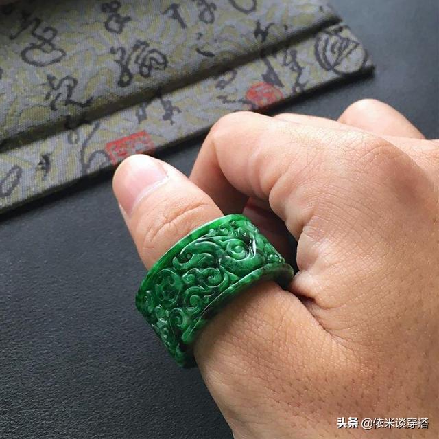 戴戒指光好看就行吗?戒指的戴法和意义重要吗?-第2张图片-翡翠网 戴戒指光好看就行吗?戒指的戴法和意义重要吗?-第2张图片-翡翠网