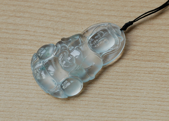 这款翡翠貔貅把件是老坑冰种有证书a 货标价2600元请师傅们帮我看看,谢谢了-第2张图片-翡翠网 这款翡翠貔貅把件是老坑冰种有证书a 货标价2600元请师傅们帮我看看,谢谢了-第2张图片-翡翠网