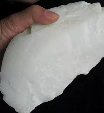 和田玉稀有材料的排行是什么样的?-第6张图片-翡翠网 和田玉稀有材料的排行是什么样的?-第6张图片-翡翠网