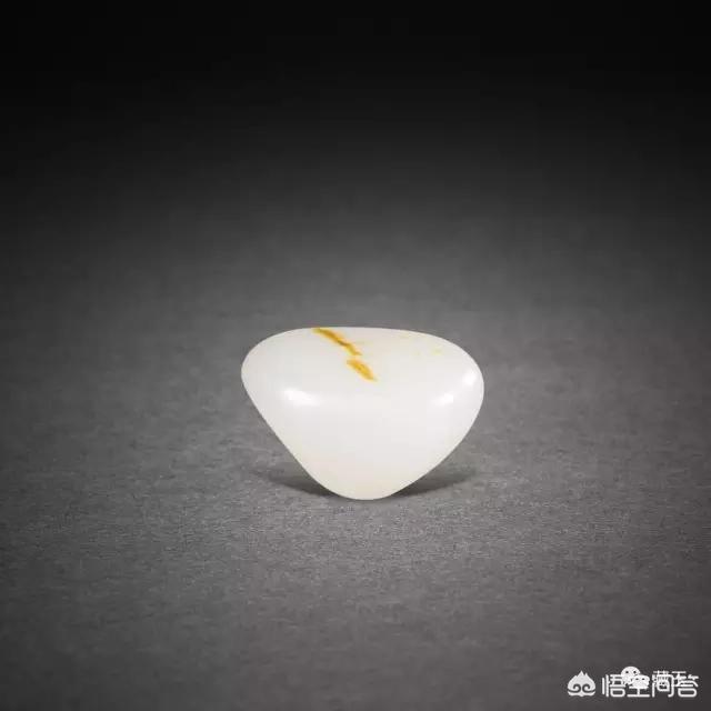 玩料为何会成为和田玉籽料中最贵的一族？-第1张图片-翡翠网