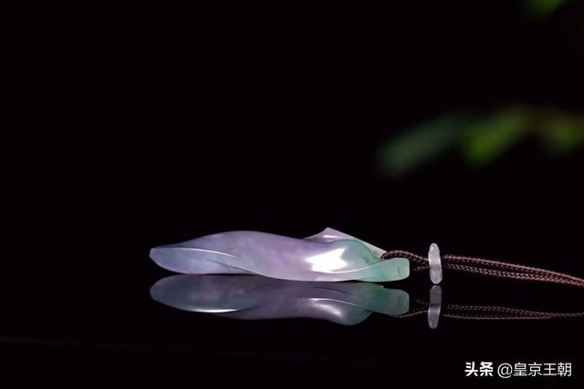 珠宝到底应不应该24小时佩戴?-第4张图片-翡翠网 珠宝到底应不应该24小时佩戴?-第4张图片-翡翠网