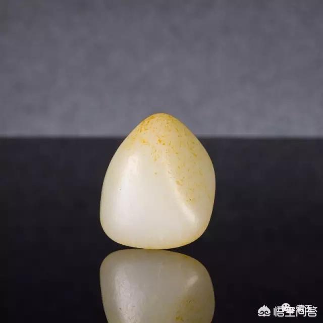 玩料为何会成为和田玉籽料中最贵的一族？-第7张图片-翡翠网