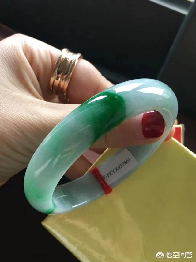 40岁了戴什么样的手镯好看?-第6张图片-翡翠网 40岁了戴什么样的手镯好看?-第6张图片-翡翠网