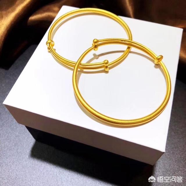 40岁了戴什么样的手镯好看?-第3张图片-翡翠网 40岁了戴什么样的手镯好看?-第3张图片-翡翠网