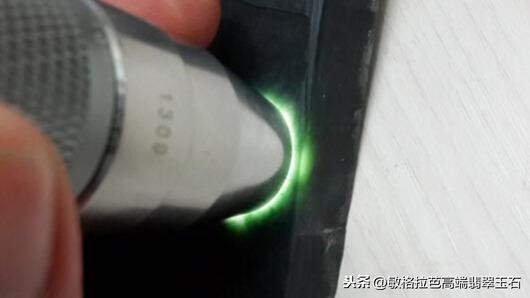 翡翠毛料打灯怎么看种教学?-第8张图片-翡翠网 翡翠毛料打灯怎么看种教学?-第8张图片-翡翠网