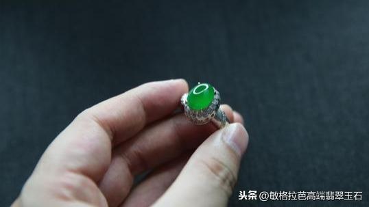 翡翠毛料打灯怎么看种教学?-第4张图片-翡翠网 翡翠毛料打灯怎么看种教学?-第4张图片-翡翠网