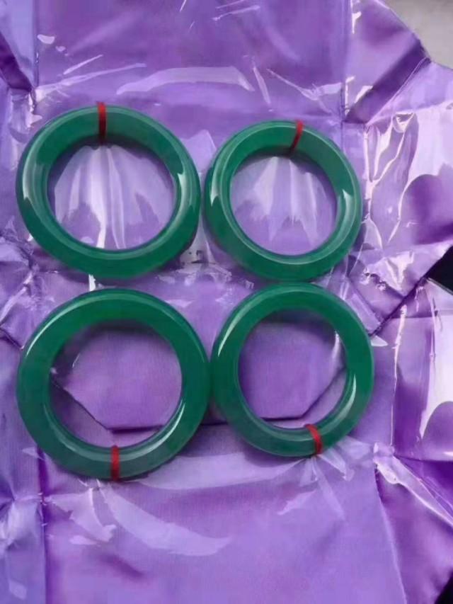 满绿的翡翠手镯一般什么样的价值最高?-第3张图片-翡翠网 满绿的翡翠手镯一般什么样的价值最高?-第3张图片-翡翠网