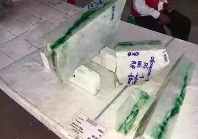 2017年缅甸公盘落幕，惊现1.27亿“黑马”翡翠标王，对此你怎么看？-第1张图片-翡翠网