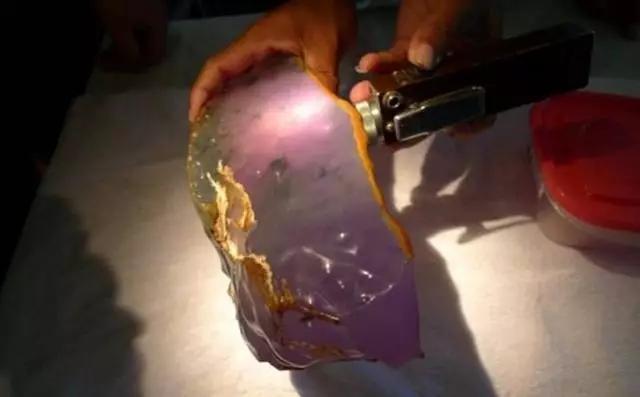 2017年缅甸公盘落幕，惊现1.27亿“黑马”翡翠标王，对此你怎么看？-第2张图片-翡翠网