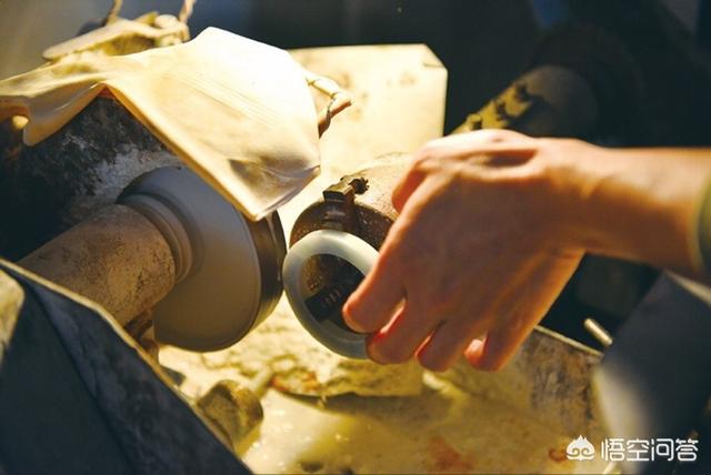 一件精美的翡翠手镯是怎样加工出来的？-第6张图片-翡翠网