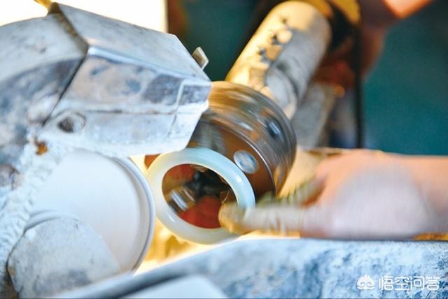 一件精美的翡翠手镯是怎样加工出来的？-第9张图片-翡翠网