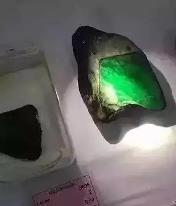 2017年缅甸公盘落幕，惊现1.27亿“黑马”翡翠标王，对此你怎么看？-第8张图片-翡翠网