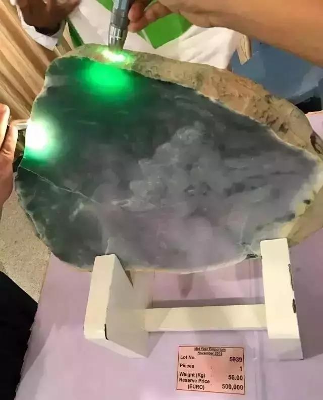 2017年缅甸公盘落幕，惊现1.27亿“黑马”翡翠标王，对此你怎么看？-第10张图片-翡翠网