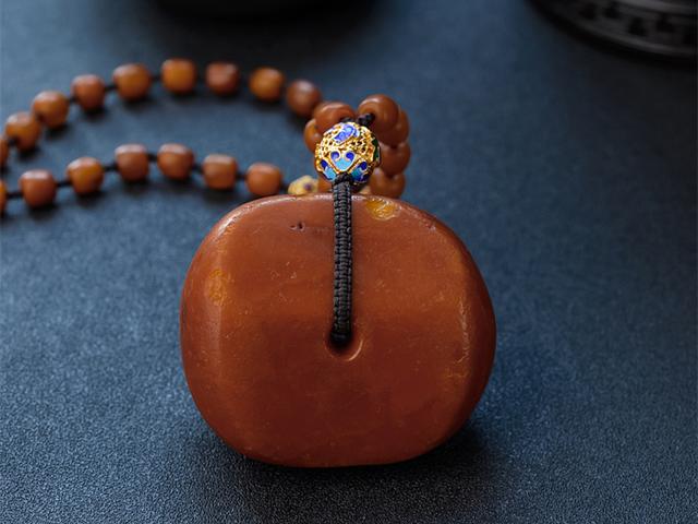 哪种蜜蜡价值最大?-第5张图片-翡翠网 哪种蜜蜡价值最大?-第5张图片-翡翠网