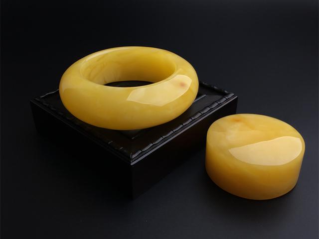 哪种蜜蜡价值最大?-第3张图片-翡翠网 哪种蜜蜡价值最大?-第3张图片-翡翠网