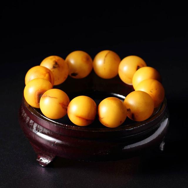 为什么中国只有抚顺产蜜蜡?-第1张图片-翡翠网 为什么中国只有抚顺产蜜蜡?-第1张图片-翡翠网