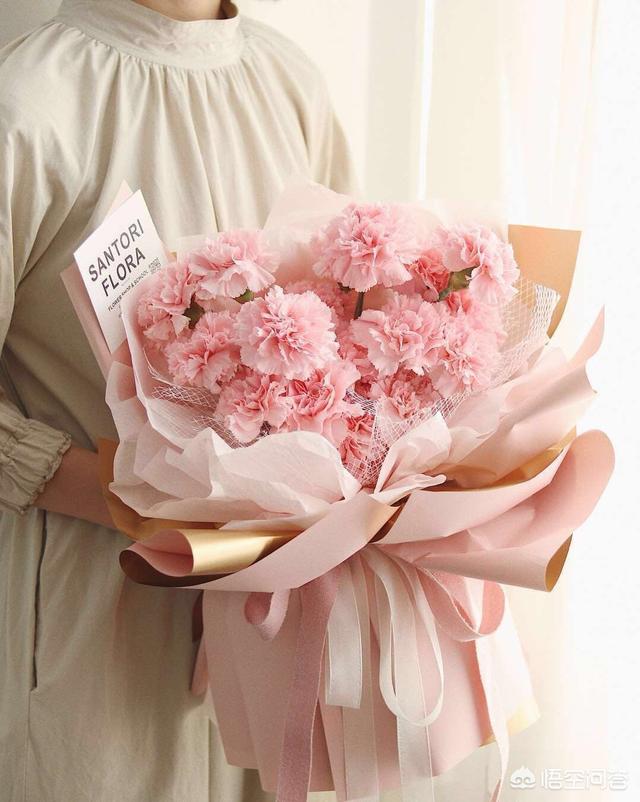 母亲节插花用什么主题好?-第1张图片-翡翠网 母亲节插花用什么主题好?-第1张图片-翡翠网