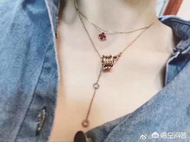 怎样戴金项链才不会显得很俗气?-第6张图片-翡翠网 怎样戴金项链才不会显得很俗气?-第6张图片-翡翠网