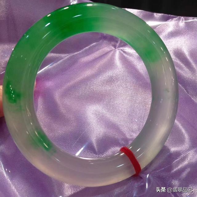 翡翠的棉会影响翡翠的价值吗?-第9张图片-翡翠网 翡翠的棉会影响翡翠的价值吗?-第9张图片-翡翠网