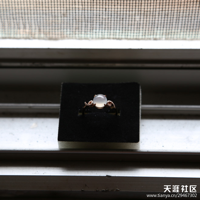 翡翠老坑冰种18k镶钻石戒指和蛋面-第1张图片-翡翠网 翡翠老坑冰种18k镶钻石戒指和蛋面-第1张图片-翡翠网