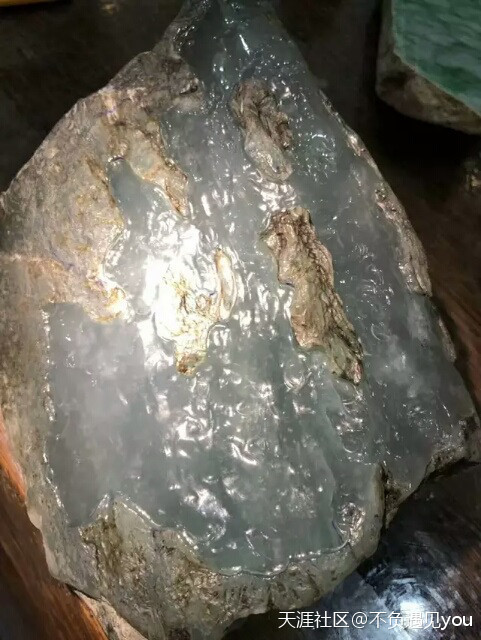 翡翠原石种最顶级的“玻璃种”究竟什么来头,引得无数翠友热捧!-第5张图片-翡翠网 翡翠原石种最顶级的“玻璃种”究竟什么来头,引得无数翠友热捧!-第5张图片-翡翠网